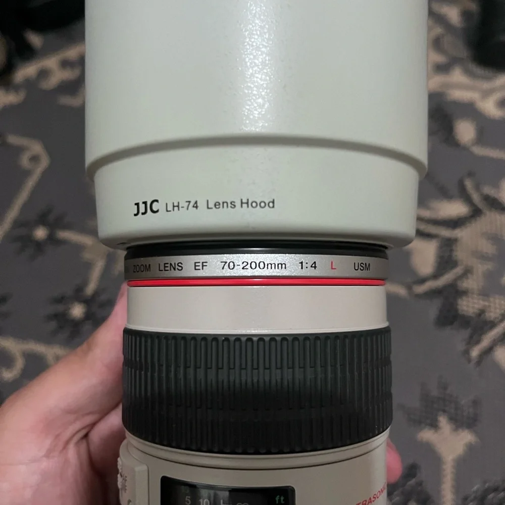 Canon 70-200 F4 L USM with lens hood and tripod mount Only Local Pickup (07055)